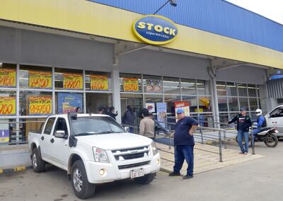 Los asaltantes ejecutaron el golpe en el súper Stock de Limpio.