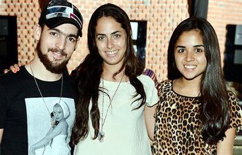 kevin-dobrusrki-montse-cuevas-y-ale-barrero--220125000000-1146634.jpg