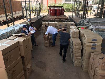 Un camión con una cantidad de objetos de limpieza presumiblemente de contrabando fueron decomisados por las autoridades.