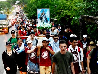 Multitudinaria convocatoria tuvo ayer la peregrinación de los jóvenes de todas las diócesis hasta el santuario de la Virgen de Caacupé.