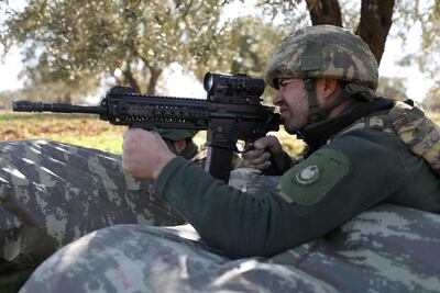 Un soldado turco cerca de la aldea de al-Nayrab, en la provincia siria de Idlib.