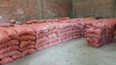 Bolsas de papas que los productores paraguayos no están pudiendo ubicar en el mercado local.