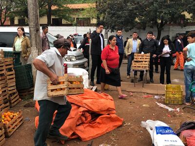 Desalojan a vendedores informales de plaza esteña.