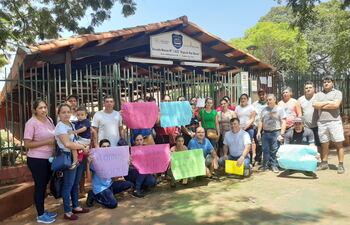 Manifestación por falta de docentes en escuela del Área 1