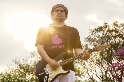 Arturo Estigarribia está al frente del proyecto rockero La banda de Arturex, con el que lanzó hace poco su segundo álbum llamado “Herminio”.