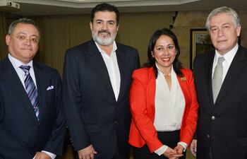 dgar-robinson-elzear-salemma-la-embajadora-de-peru-maria-cecilia-rozas-ponce-de-leon-y-carlos-jorge-biedermann--201154000000-1359672.jpg