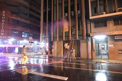 Bomberos aplaca el incendio en General Díaz y 14 de Mayo.