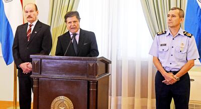 De Izq. a der.: el ministro de Defensa,  Bernardino Soto Estigarribia; el ministro del Interior, Euclides Acevedo; y el comandante de las Fuerzas Militares, Gral. del Aire Eladio González. Fue ayer a la mañana en el Palacio de López.