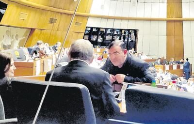 El acusado diputado Tomás Rivas (ANR, cartista), no se hizo encontrar por el médico forense que fue a inspeccionarlo en su casa.