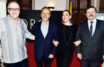 nicolas-latourrette-bo-pedro-ruiz-sandra-de-florez-y-el-embajador-de-colombia-javier-florez-aristizabal--201846000000-1780540.jpg
