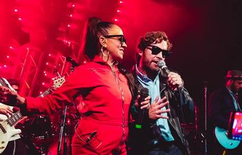 Chirola con Miss Bolivia.