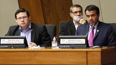 Óscar Orué, viceministro de Tributación, y Óscar Llamosas, viceministro y ministro sustituto de  Hacienda, en el Senado.