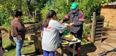 Olla popular en el barrio Universitario de San Juan Bautista, Misiones.