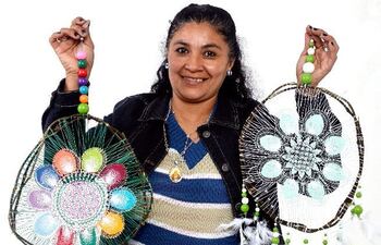 librada-aquino-jara-nacio-en-itaugua-y-aprendio-el-arte-del-nanduti-con-su-abuela-y-su-madre-hoy-realiza-atrapasuenos-con-el-bello-encaje--211551000000-1106174.jpg