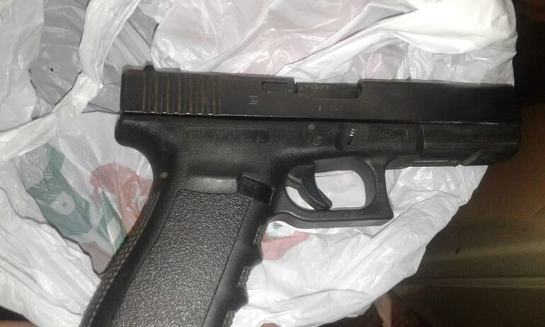 El arma utilizada por Camacho durante la balacera.