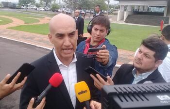 Julio Mazzoleni, ministro de Salud