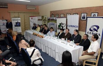 representantes-de-industrias-farmaceuticas-anunciaron-ayer-lo-que-sera-la-proxima-expo-del-sector--213125000000-597326.jpg