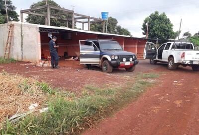 Agentes policiales realizaron los trabajos de verificación y recolección de elementos que puedan servir de evidencia, en el marco de la investigación del doble homicidio.