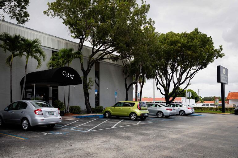 Local de la funeraria Caballero Rivero, en Miami, hasta donde habían ido los hijos de José José a buscar los restos mortales del célebre cantante.