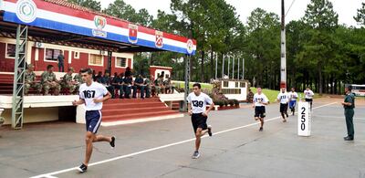 Pruebas físicas de postulantes al colegio   militar de suboficiales del ejército.
