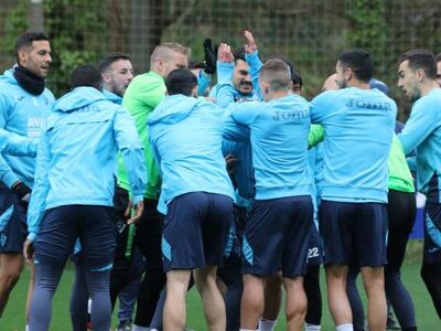 Los jugadores del plantel del Eibar en un entrenamiento antes de la crisis.