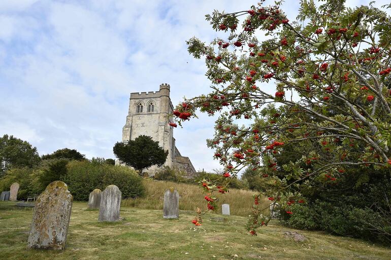 Vista general de la iglesia de Santa María en Edlesborough, Buckinghamshire .