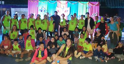 Parte de los vecinos que participaron del evento denominado “Carnaval Ymaguare”, cuyo objetivo fue unir y comprometer más a los habitantes del barrio La Amistad.