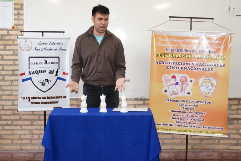 Ruben David durante una exposición.