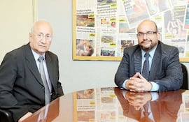 tomas-astudillo-izq-consultor-y-david-velazquez-titular-de-la-dge--215209000000-1269568.jpg