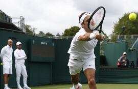 roger-federer-durante-los-entrenamientos-en-londres--230750000000-1602125.jpg