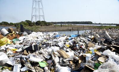 La Municipalidad capitalina procedió a intervenir el miércoles el enorme vertedero ilegal  ubicado al final de la Costanera Norte, y   ayer llevó una  denuncia al Ministerio Público.