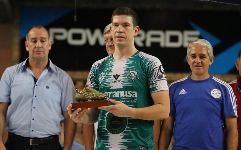 El goleador del torneo Claudio Portilla.