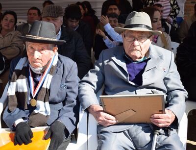 Don Simón González (102) (i) junto a su colega Don Heradio Lezcano (103) (d).