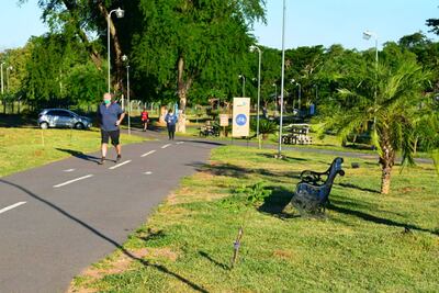 La municipalidad de Villa Elisa reabrió desde ayer miércoles el paseo parque, pero con estrictas medidas sanitarias, para evitar el contagio del covid-19