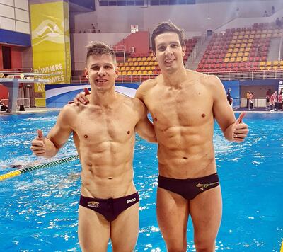 Los hermanos Charles y Benjamín Hockin nadaron finales en la etapa Qatar del circuito de la Copa del Mundo de natación.