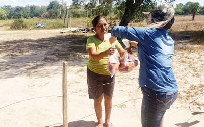 Los ganaderos y el personal de las estancias entregaron la carne en diferentes comunidades rurales.