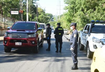 Controles sobre la Avenida Luis María Argaña.