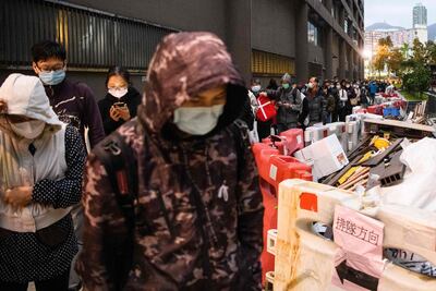 Fila para compra de máscaras en Hong Kong.