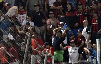 Los hinchas argentinos causaron daños al sector visitante.
