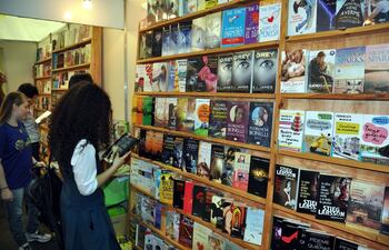 la-libroferia-encarnacion-2016-organizada-por-la-unae-se-realizara-del-6-al-11-de-setiembre-en-la-plaza-de-armas-con-muchas-novedades--195325000000-1485462.jpg