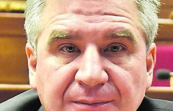 Enrique Bacchetta prefiere ser prudente sobre caso de lavado de dinero.