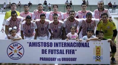 Componentes de la selección paraguaya de Futsal FIFA. El debut de la Albirroja será frente a Brasil.