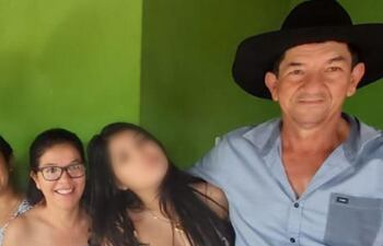 Adilson Belho Dos Santos (d) y su esposa Librada Romero.