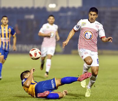 Sebastián Fernández, quien se retiró temprano por lesión en San Lorenzo, dirime con Marcelo Báez, de Luqueño.