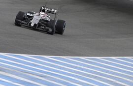 el-britanico-jenson-button-pilotando-el-nuevo-monoplaza-mp4-29-de-la-escuderia-mclaren-en-la-segunda-jornada-de-ensayos-de-pretemporada-de-formula-uno-192009000000-1041583.JPG
