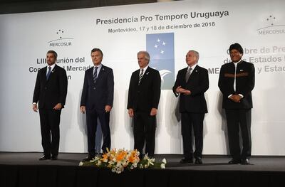 Los presidentes de los cinco países miembros del Mercosur durante la última cumbre del bloque en Montevideo, en diciembre de 2018.