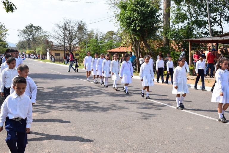 Alumnos de unos 20 colegios participaron del desfile.