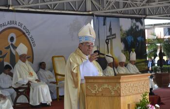 Monseñor Ricardo Valenzuela lanzó duras críticas esta mañana, sobre todo al final de la misa, cuando leyó la "Carta al pueblo paraguayo".