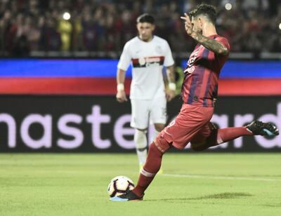 Joaquín Larrivey marcó de penal el 1-1 parcial para Cerro Porteño.