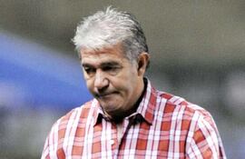 jorge-burruchaga-fue-duramente-cuestionado-por-algunos-hinchas-de-libertad--221215000000-394822.jpg